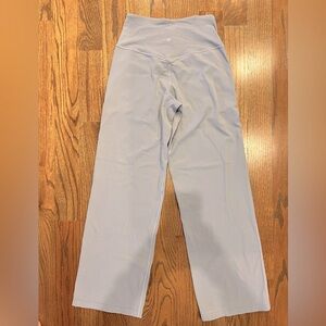Lululemon Align wide-leg pants
Size 6 
Light dove gray